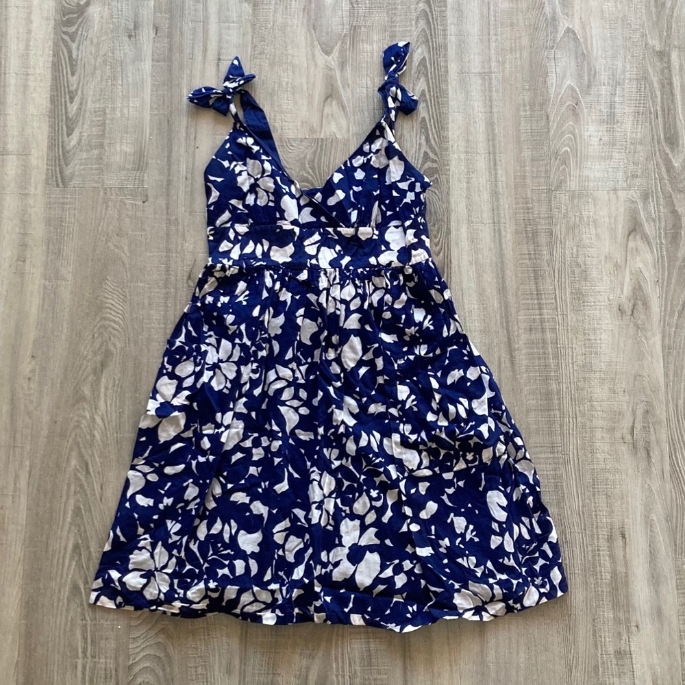 American Eagle navy and white sun dress